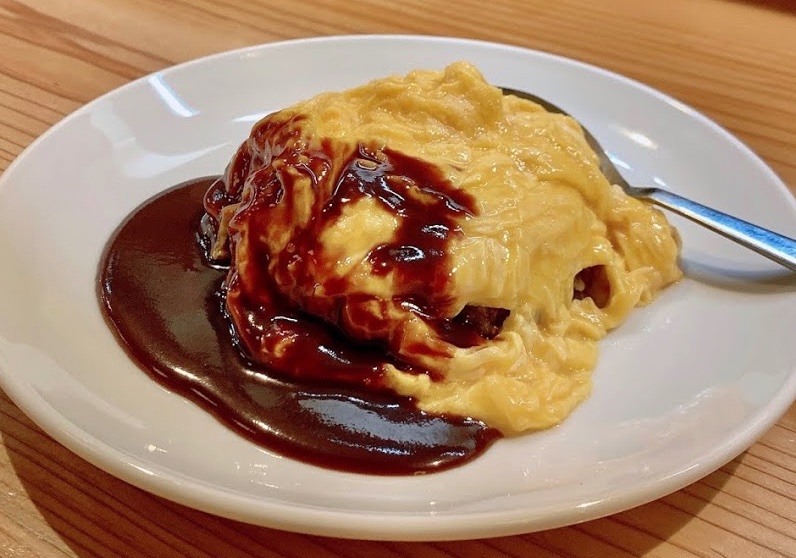 担々麺 あづま屋 店屋町店のオムライスです