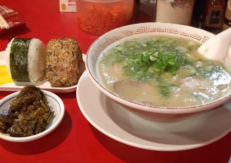 長浜御殿 住吉店のラーメンとおにぎりです