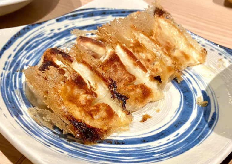 博多うまかんもん小野の餃子です